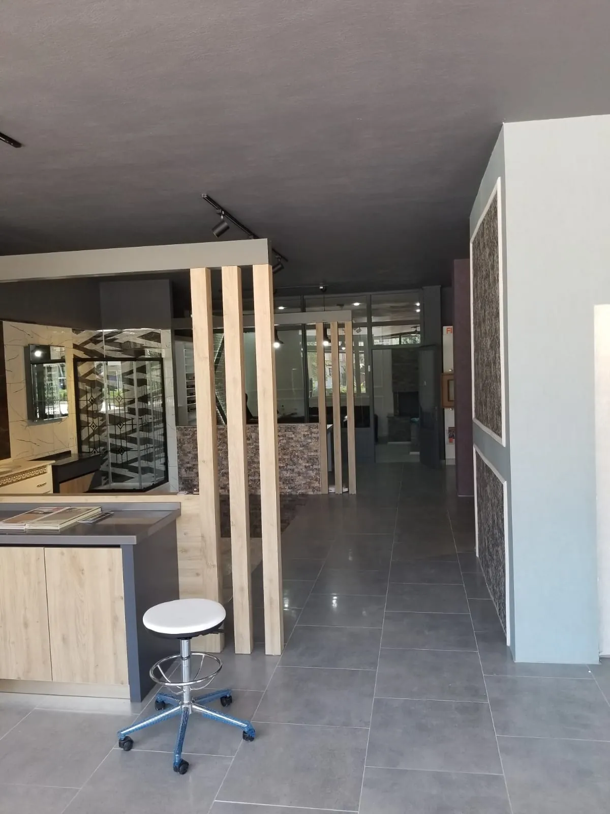 Cihanbeyli Showroom Ofis Çalışması - tamamlanan tasarım 9